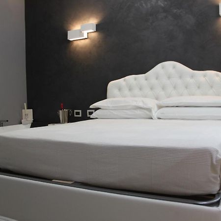Jacuzzi Apartament By Parmacentro B&B Exterior foto