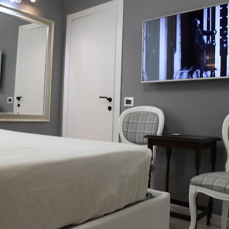 Jacuzzi Apartament By Parmacentro B&B Exterior foto