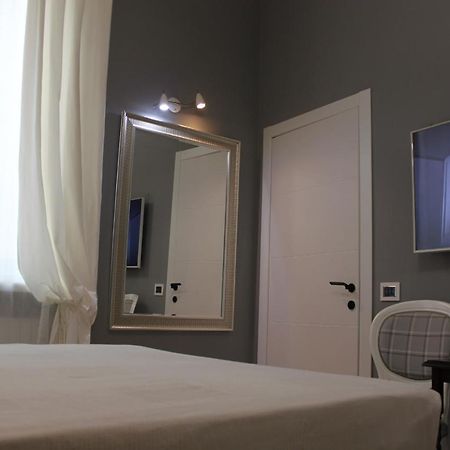 Jacuzzi Apartament By Parmacentro B&B Exterior foto