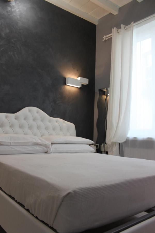 Jacuzzi Apartament By Parmacentro B&B Exterior foto
