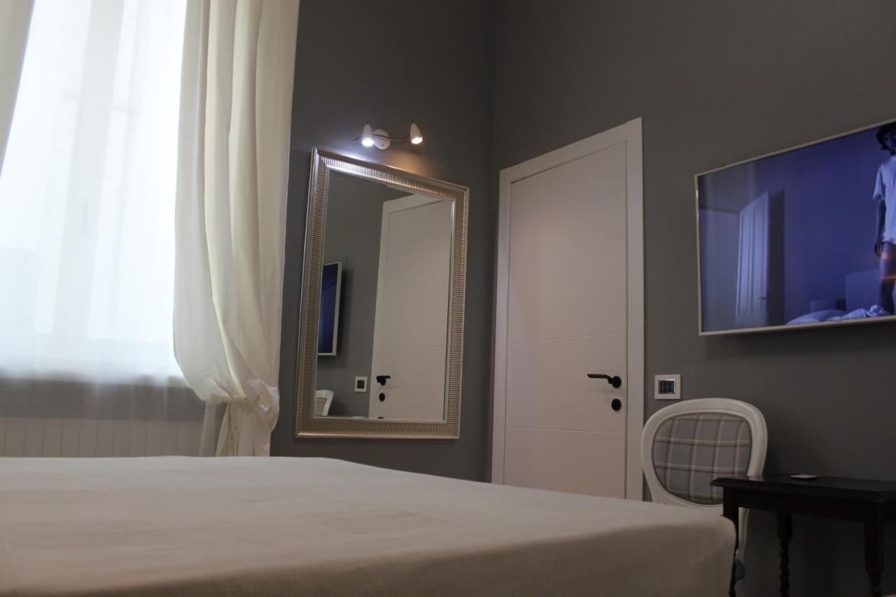 Jacuzzi Apartament By Parmacentro B&B Exterior foto