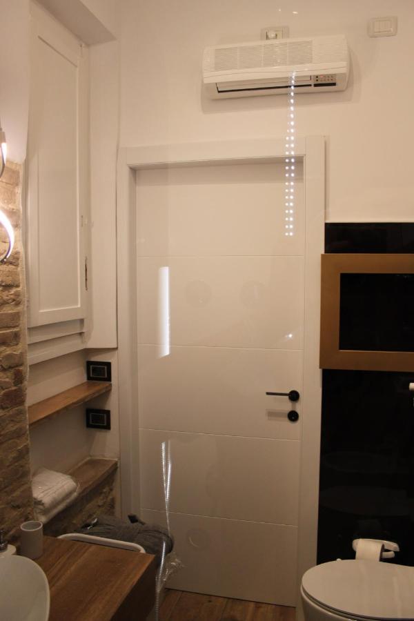 Jacuzzi Apartament By Parmacentro B&B Exterior foto