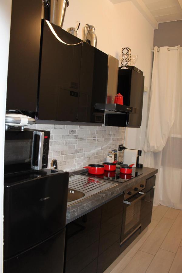 Jacuzzi Apartament By Parmacentro B&B Exterior foto