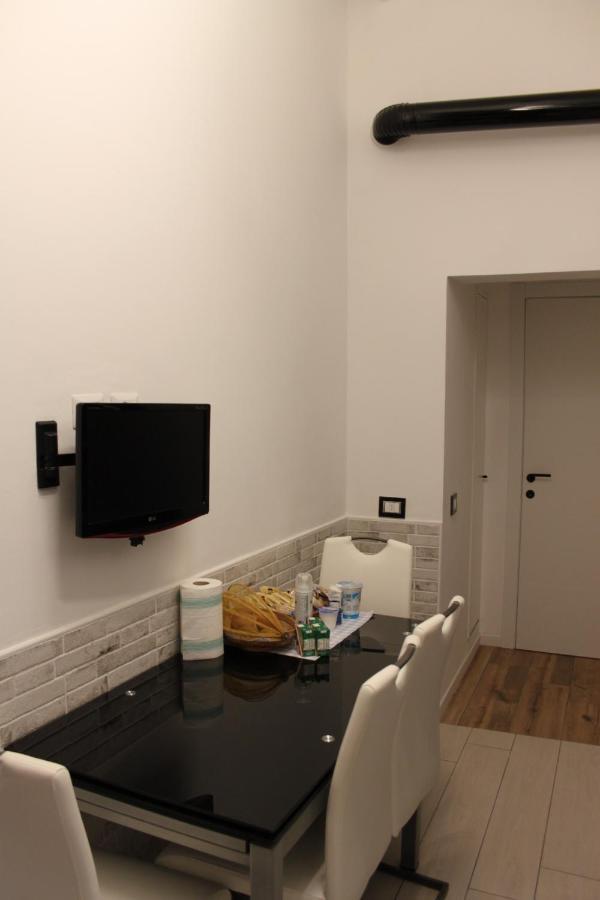 Jacuzzi Apartament By Parmacentro B&B Exterior foto