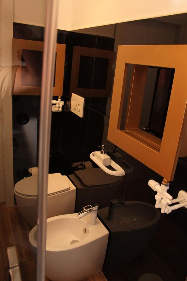 Jacuzzi Apartament By Parmacentro B&B Exterior foto