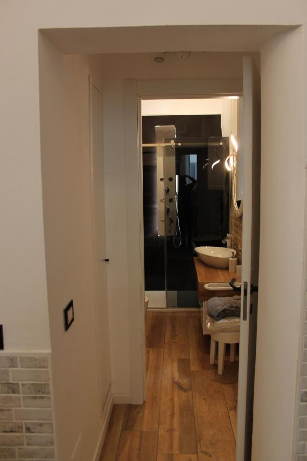 Jacuzzi Apartament By Parmacentro B&B Exterior foto
