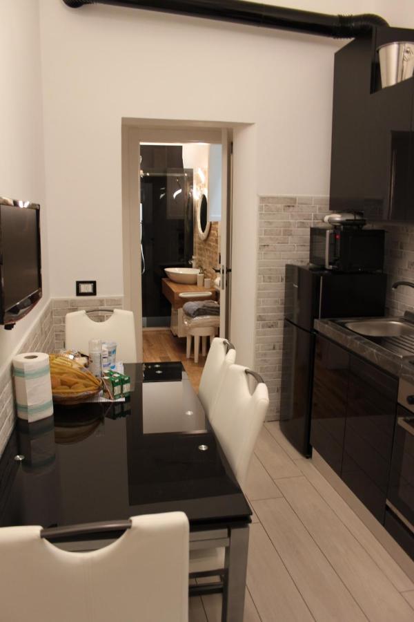 Jacuzzi Apartament By Parmacentro B&B Exterior foto