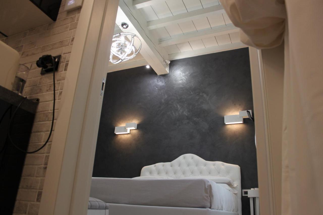 Jacuzzi Apartament By Parmacentro B&B Exterior foto