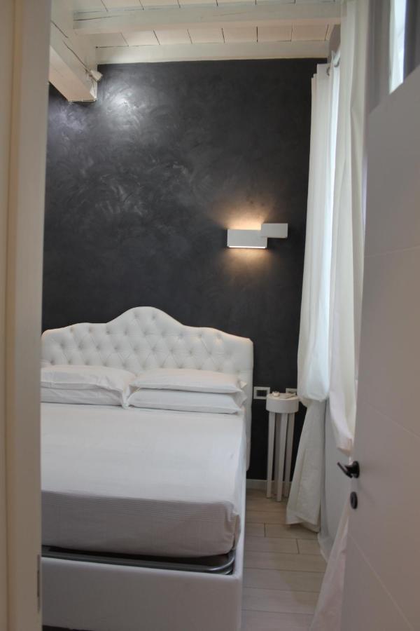 Jacuzzi Apartament By Parmacentro B&B Exterior foto